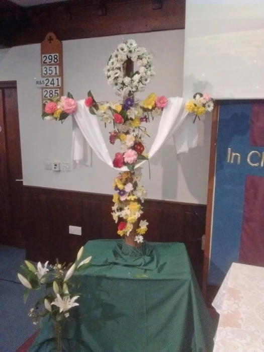 2-lenten-cross--is-decorated-with-flowers-for-easter-day-at-trinity