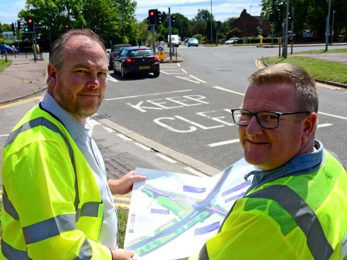a418 oxford road improvements  mark shaw and paul irwin with plan dsc1652