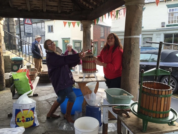 apple pressing 2106