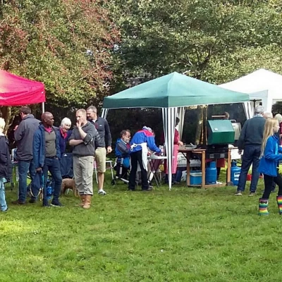 apple pressing crowds