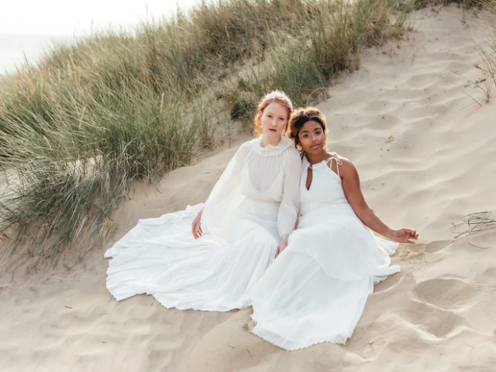 Dunes couple beach wedding L