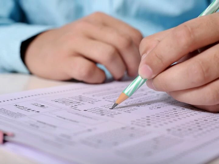 Man, men, hand, person, people, male, portrait, human, adult, business, young, fill, sheet, paper, pencil, work, office, educate, exam, circle, filed, picture, desk, table, exam, exam, exam, exam, exam