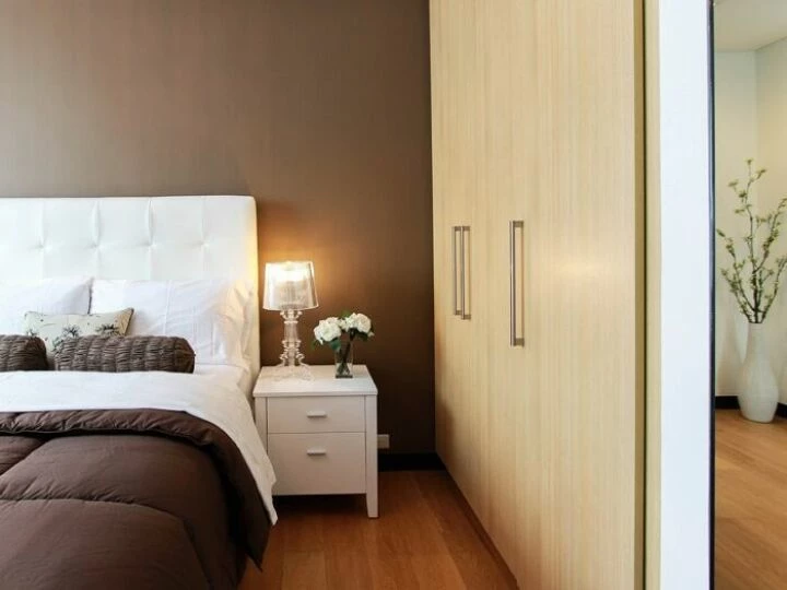 Bed, bedroom, closet