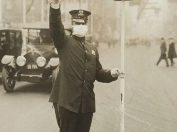Medical_Department_-_Influenza_Epidemic_1918_-_Masks_for_protection_against_influenza-_Traffic__cop__in_New_York_City_wearing_gauze_ (2)
