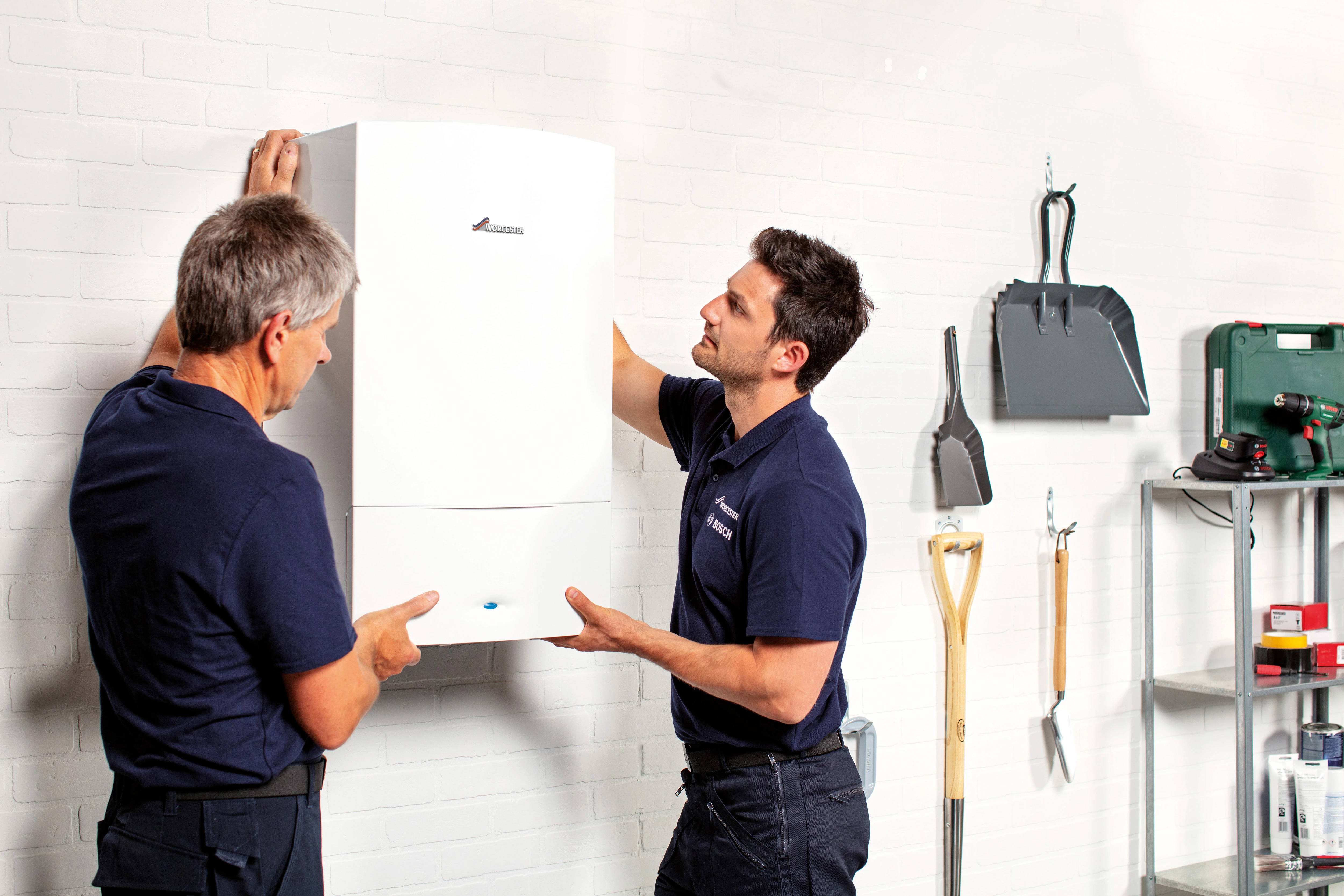 Worcester Bosch CDi Classic Installers Fitting In Garage