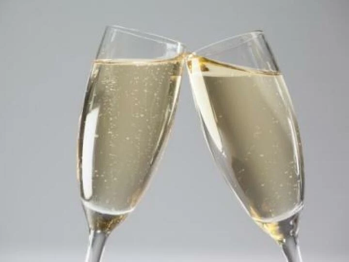 toasting-champagne-glasses_