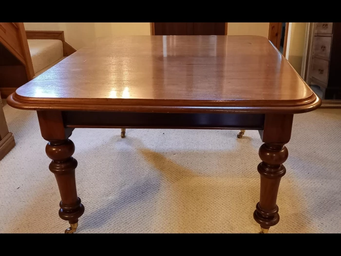 Mahogany dining table. – Items for sale -Published