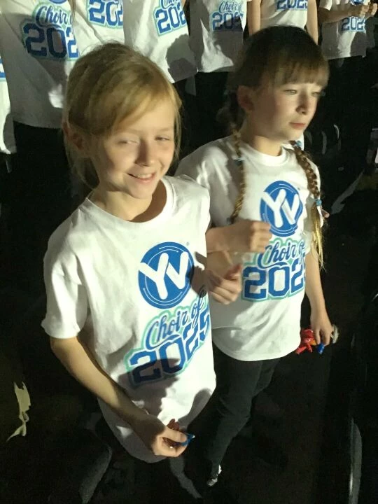 YV9