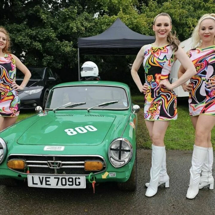 Flaming Feathers and S800 at Castle Combe 2
