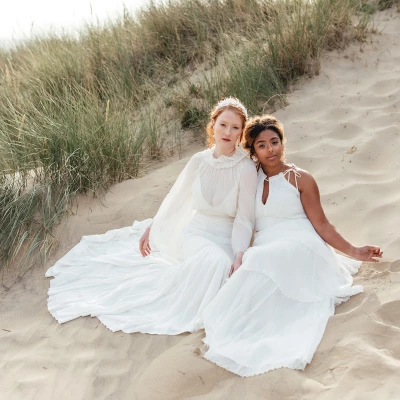 Dunes couple beach wedding L