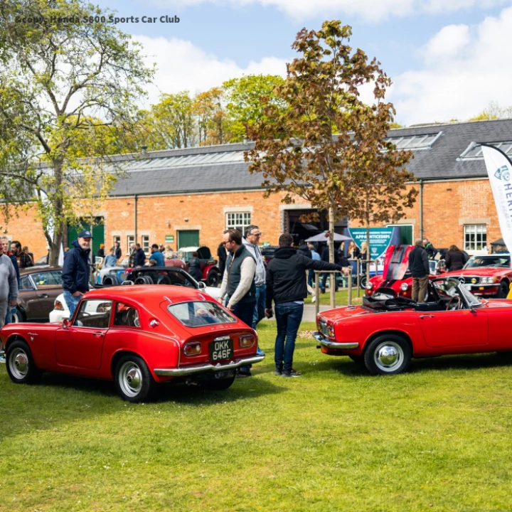 S800 Coupe and Convertible at Bicester