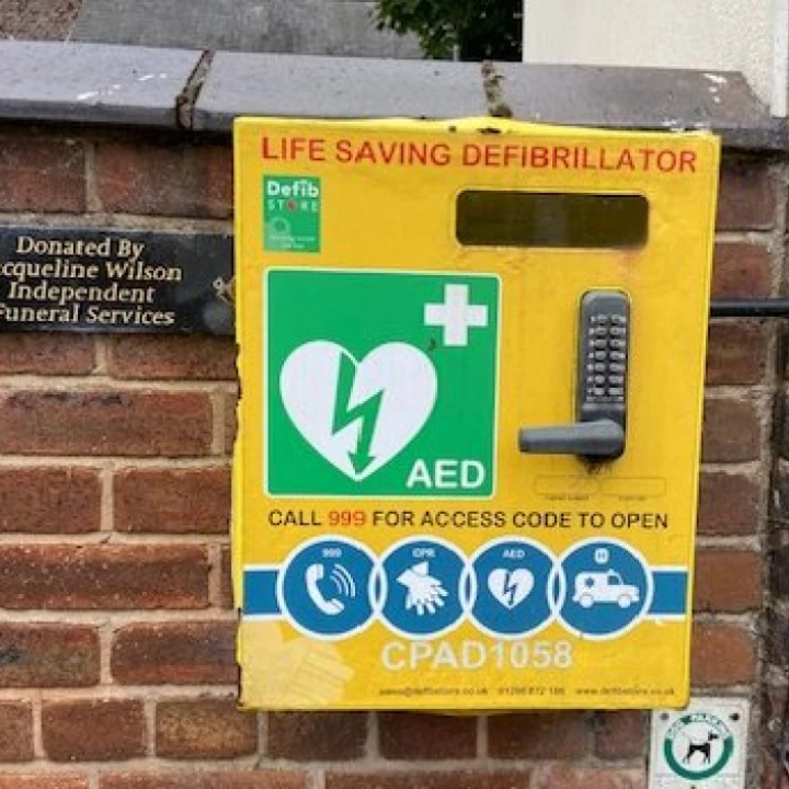Defibrillator – High Street