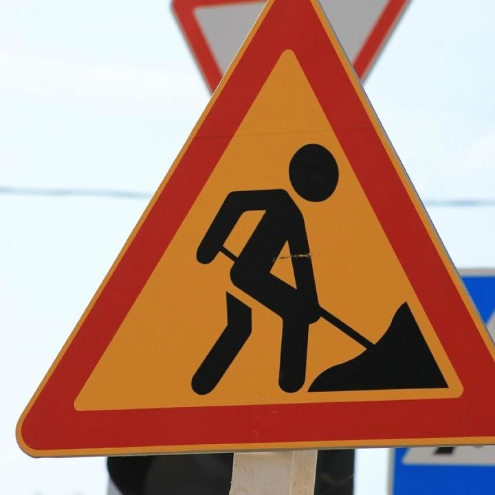 Road sign, men at work, pointer, attention, a warning, building, road, worker