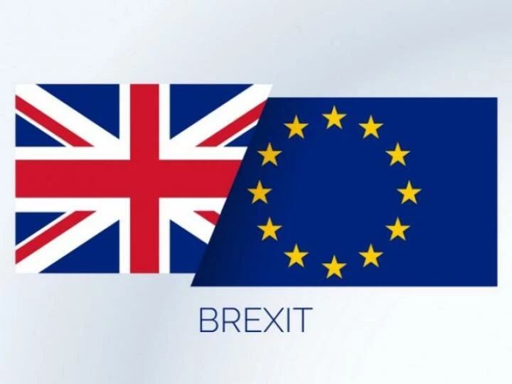 brexitkonzepthintergrundmitbritischenundeuflaggen10173489