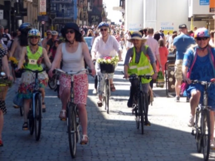 cycling ladies on eastgate st