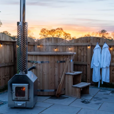 overwater luxury glamping hodnet hot tub 5