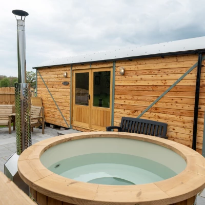 overwater luxury glamping wellington hot tub 3