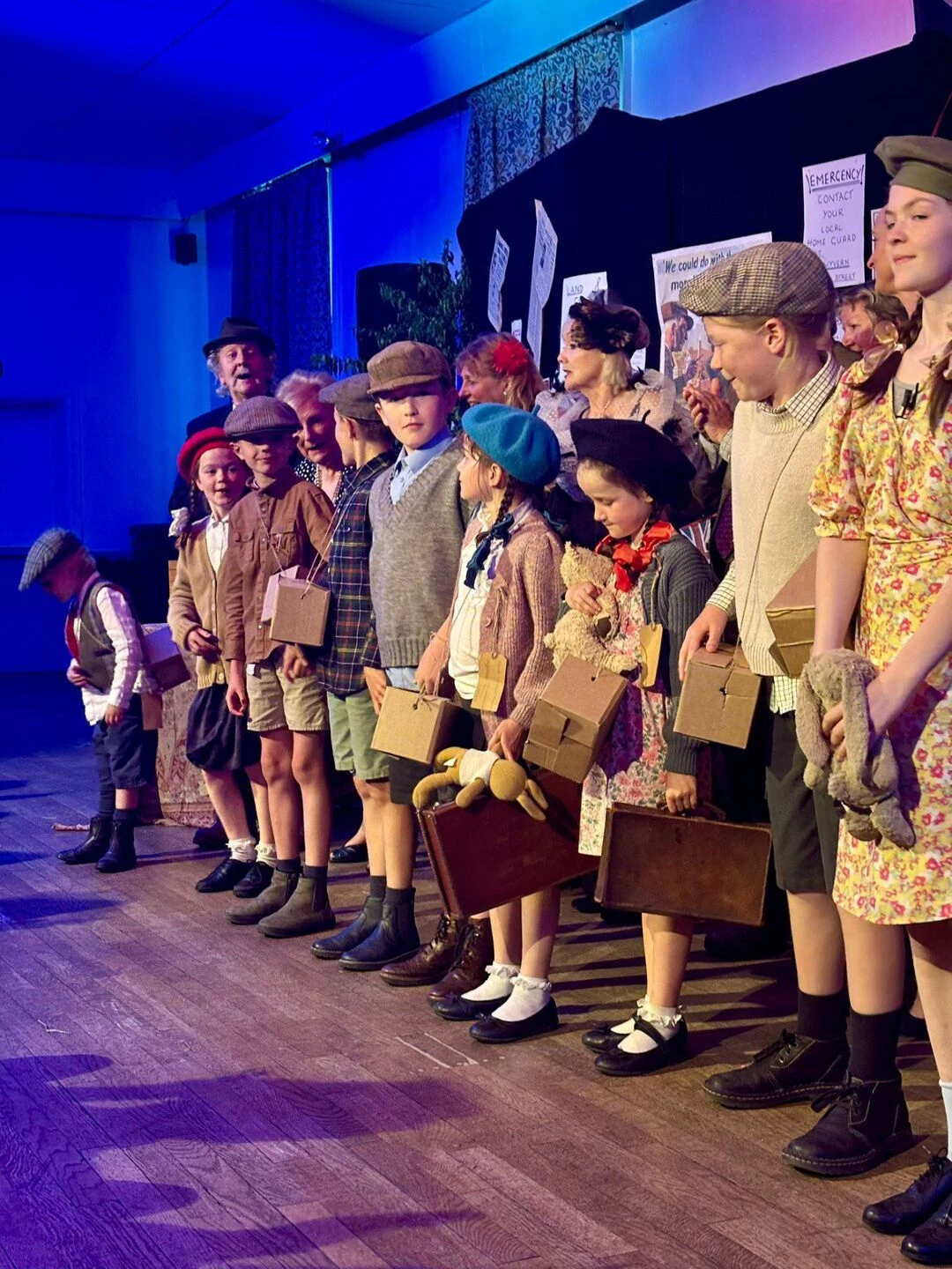 play cast