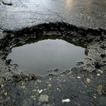 pothole3m148351