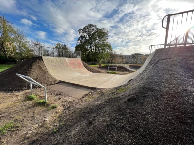 pye39s field skate ramp 01