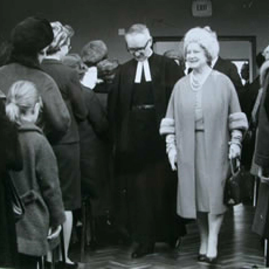 queen mother meets members in