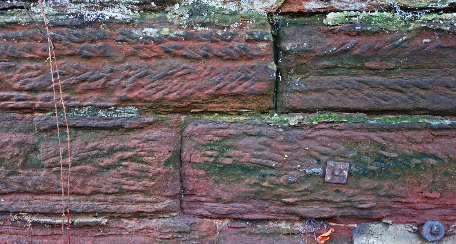 rr red wall s02656