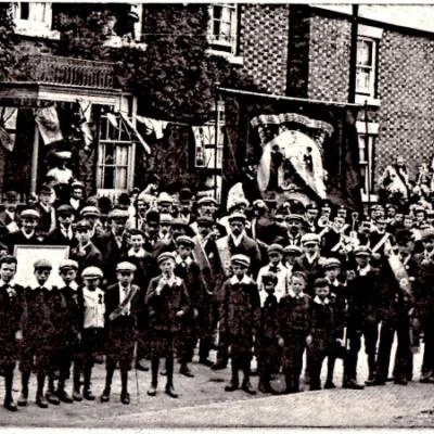 shepherds club outside rode house 1907