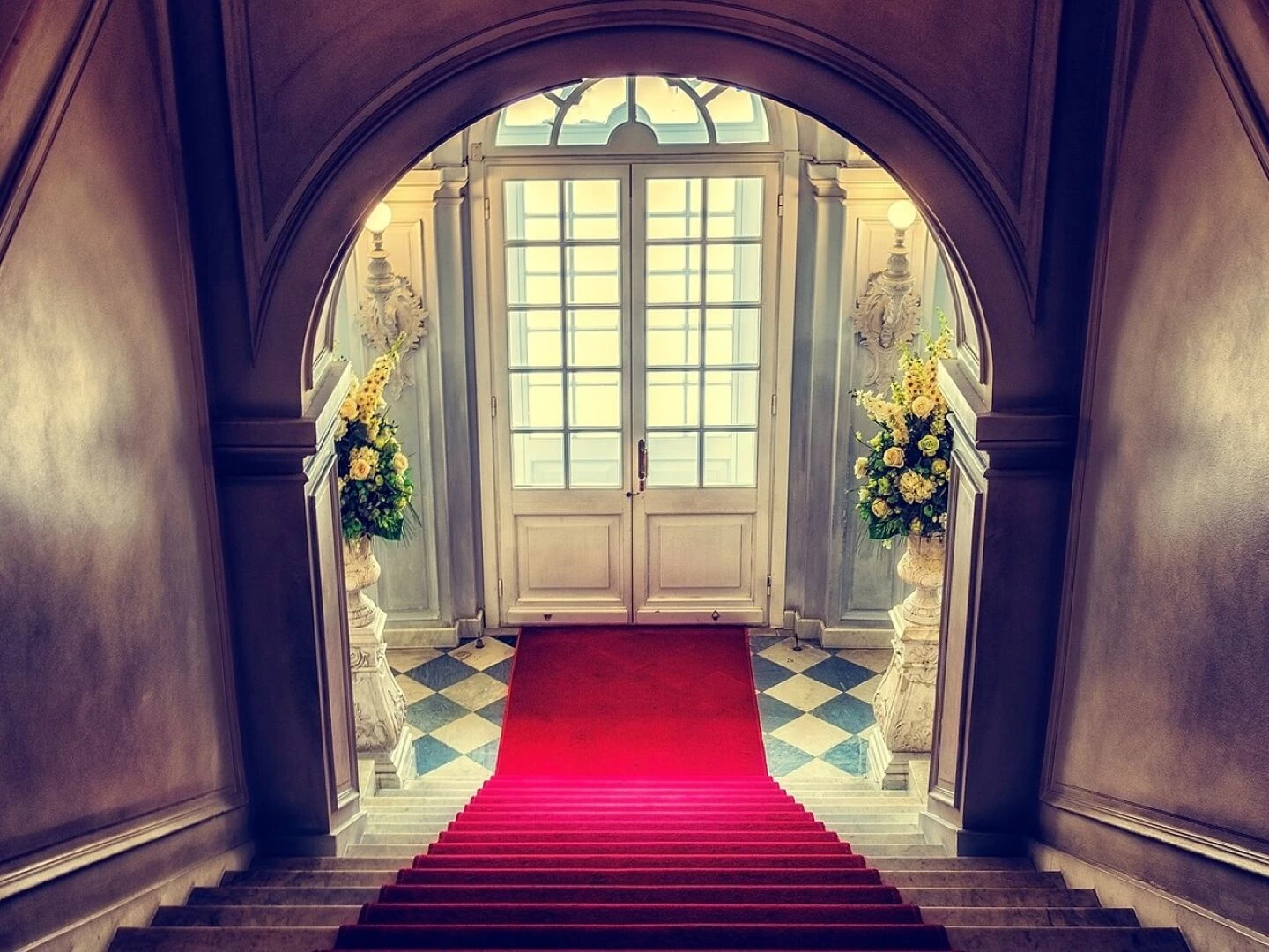 staircase foyer residence stairs red carpet luxury architecture indoors staircase stairs red carpet red carpet red carpet luxury luxury luxury luxury luxury