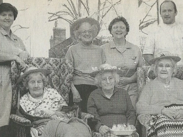 thr easter bonnets march 1997 photoscan