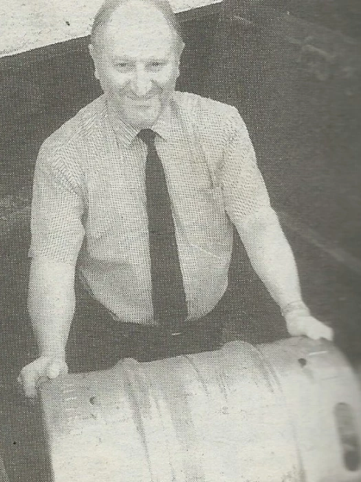 thr red lion publican celler award sept 1994 photoscan