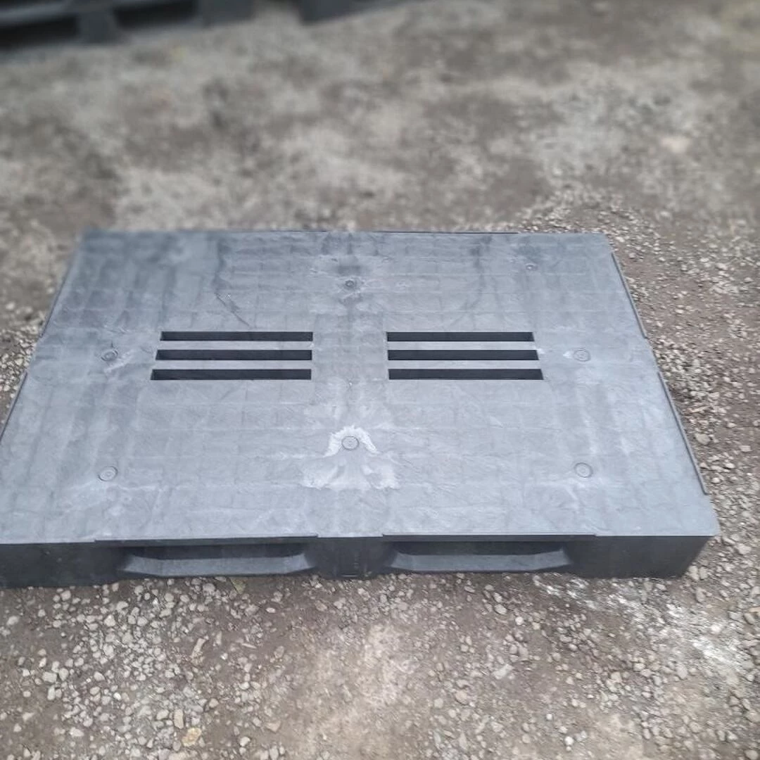 used plastic pallets