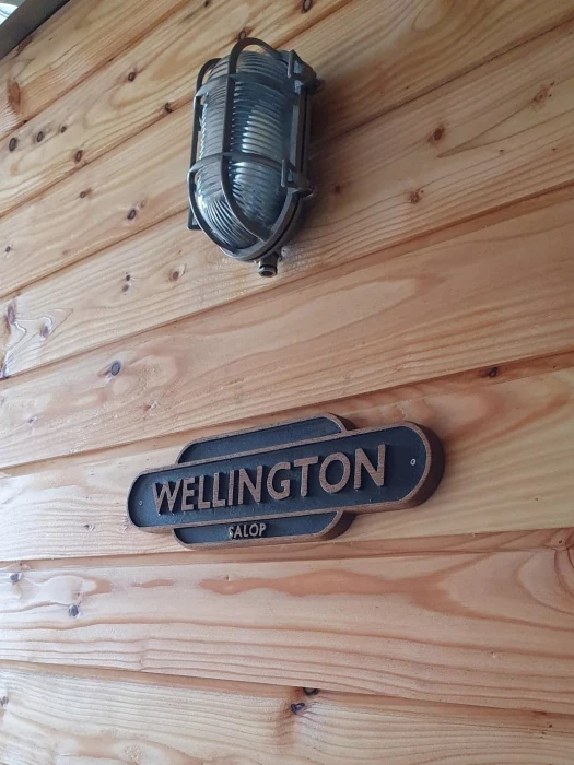 wellington-sign