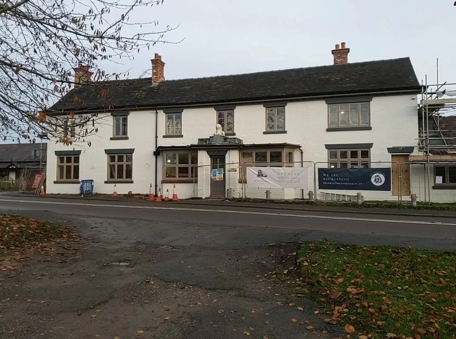 white lion hankelow