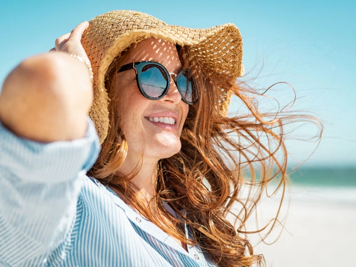 woman-wearing-sunglasses-and-straw-hat